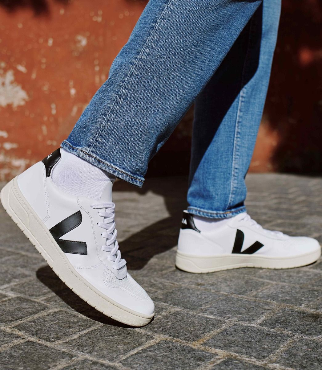 Veja V-10 Leather Men's Sneakers White Black | VJ03951W